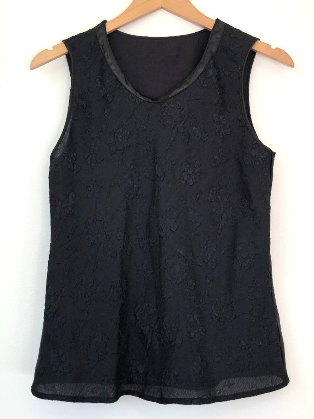 VINTAGE VTG VANITY FAIR Black Textured Floral Semi Sheer Whimsigoth Emo Tank Top